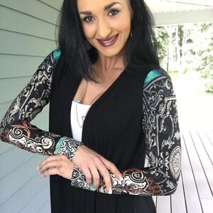 NEW cozy Stunning detailed sleeve cardigan